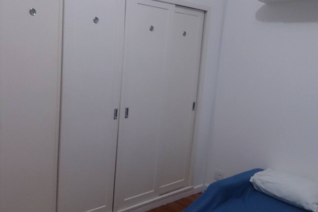 Armários para uso dos hóspedes