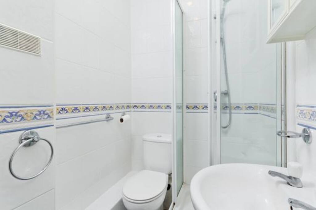 En-suite to master bedroom