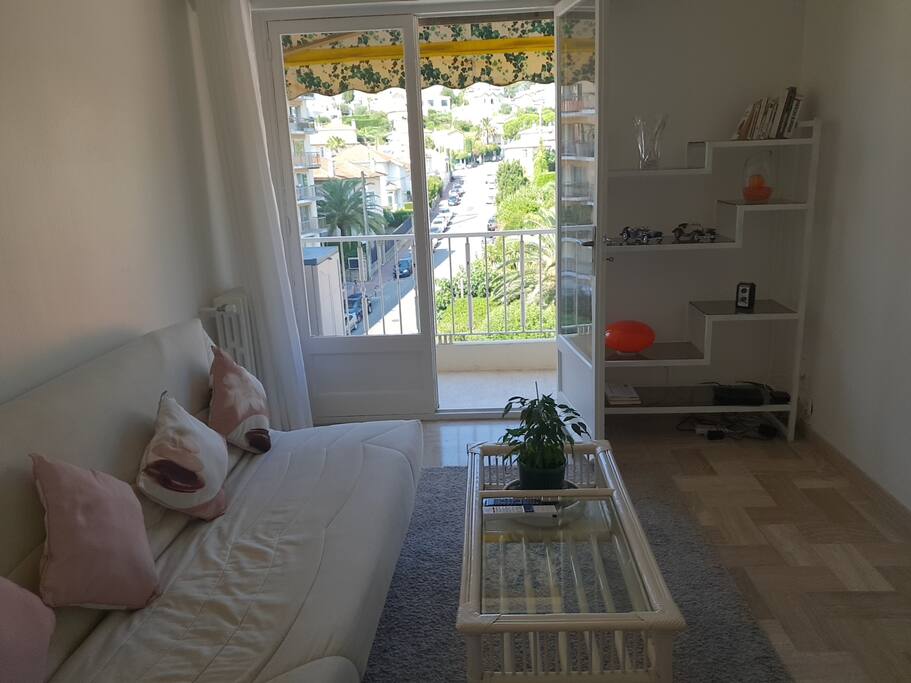 Salon avec balcon