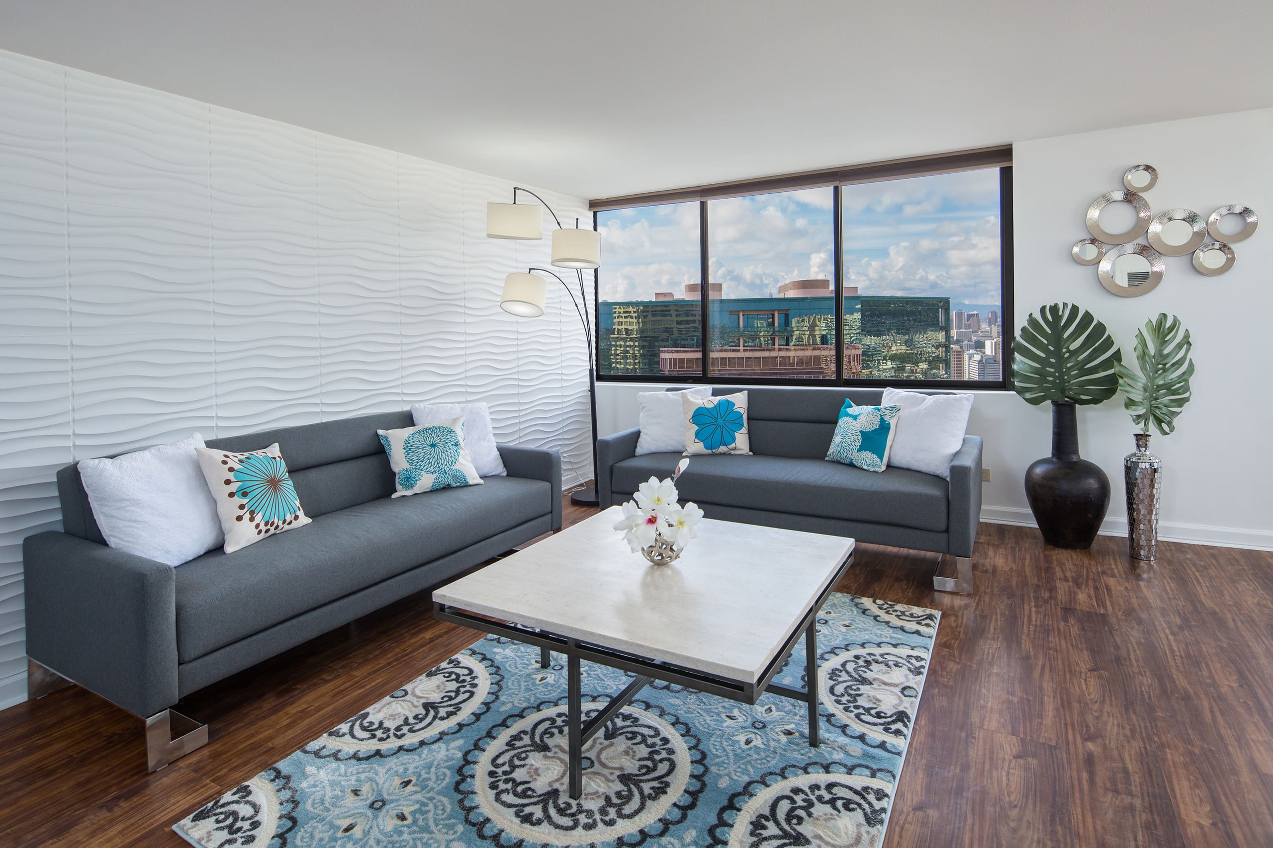 Condo in Honolulu · ★4.58 · 2 bedrooms · 5 beds · 2 private baths - Image 4