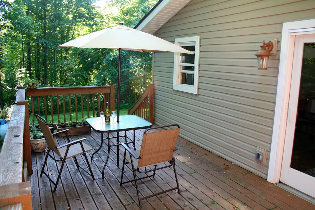Deck overlooking the front yard