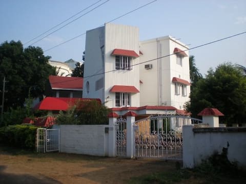 Full apartment in a Beautiful House with Garden