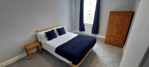 The Crown Inn, Room 4