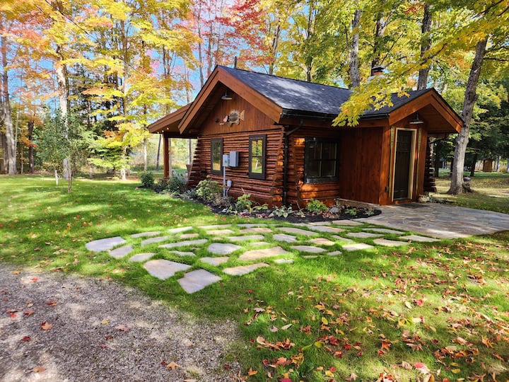 Cheerful Six Mile Lake Log Cabin.