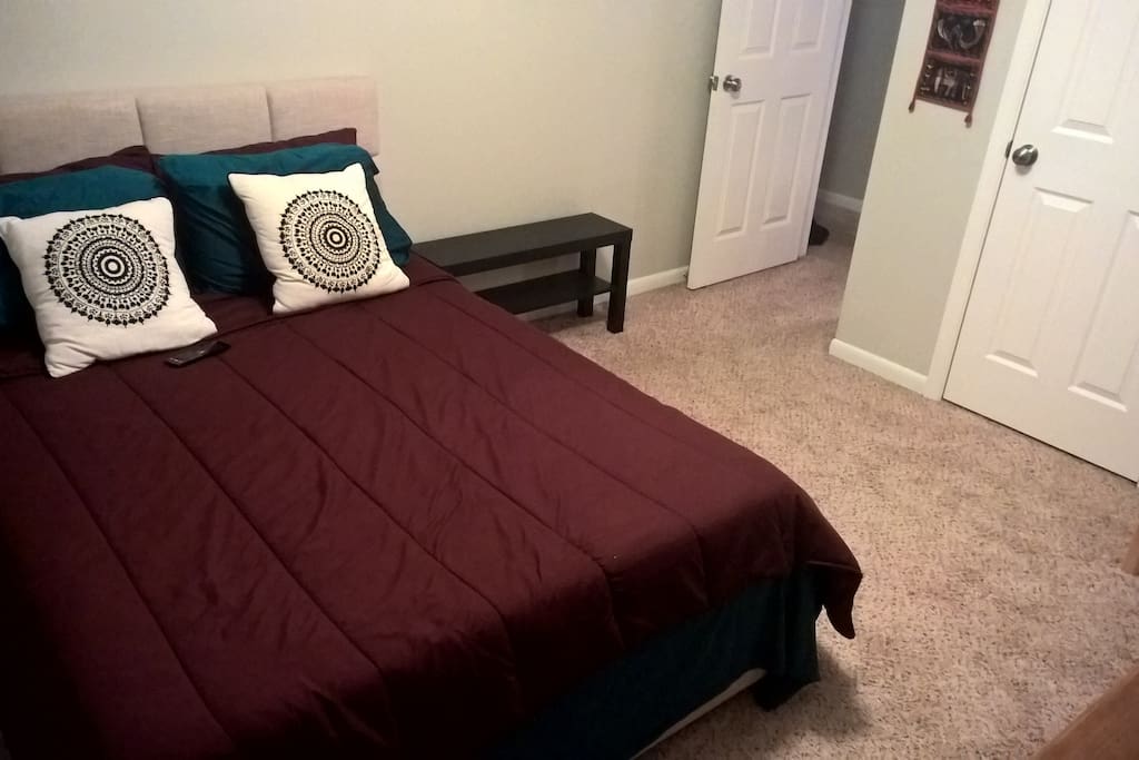 Probably the cleanest, comfiest bed in all of Tampa. Just looking at it makes me sleepy.