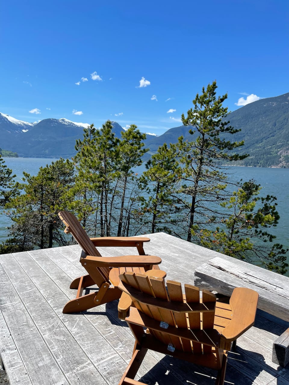 A waterfront cabin on Howe Sound, Squamish, British Columbia, Canada, photo 6 of 10