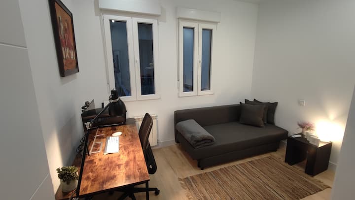 Druga spavaća soba s kaučem na razvlačenje - bračni krevet (160x200