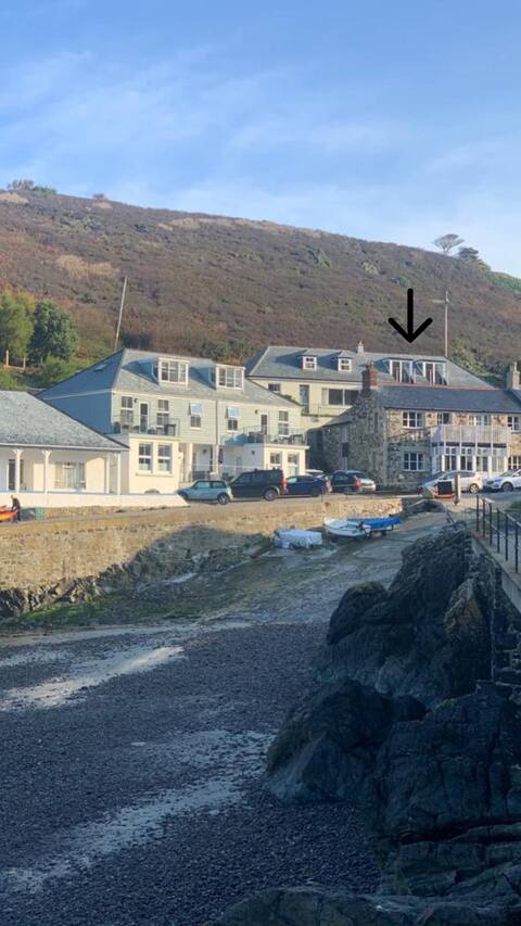 Tol-Dhu. One in a Mullion