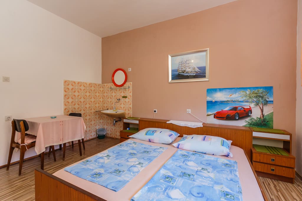 Spacious bedroom for 2 person