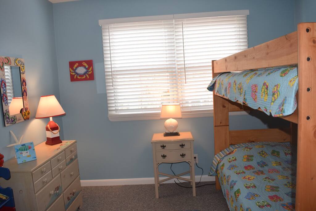 Flip flop room - kids bedroom with bunk beds, sandpiper dresser, kids books.