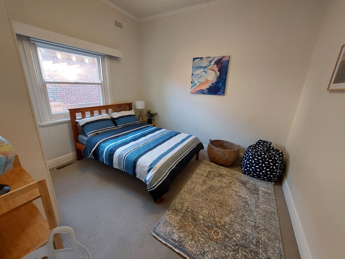 Comfortable room near Parkdale Beach Houses for Rent in Parkdale