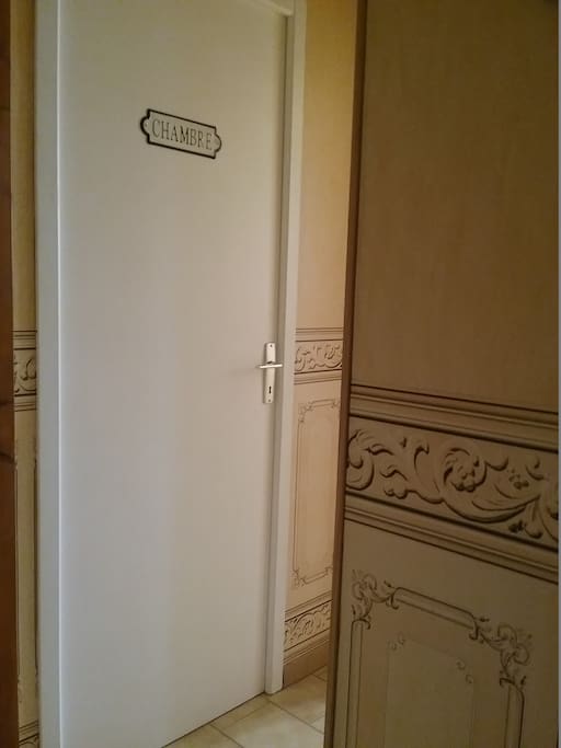 Le couloir et la porte d'accès à votre chambre