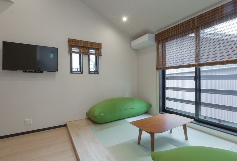 Tatami living/sleeping floor with much sunshine