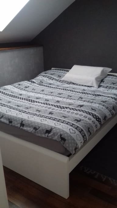 Bedroom bed