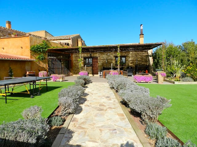 House in 17th-century Villa, countryside and sea!