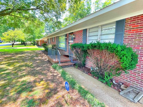 Corporate Ready 5BR Home | Wi-Fi, Parking, Self Ch