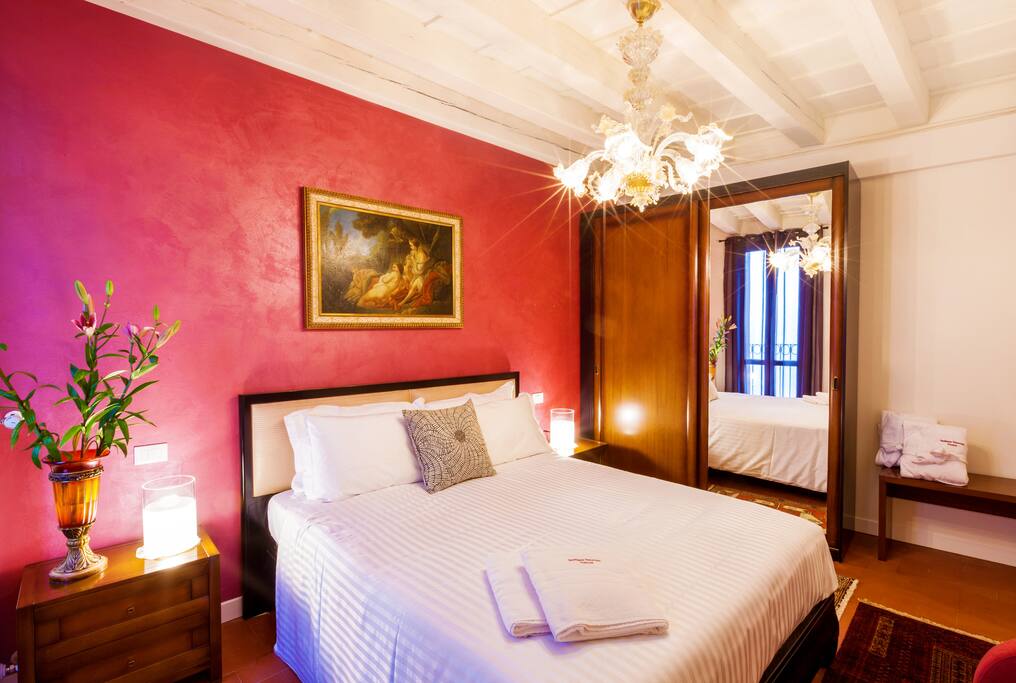 Camera da letto con balconcino