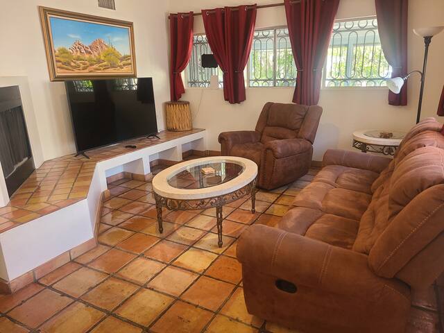 Desert Gem! 2 Bedroom Home Near Downtown, UofA!