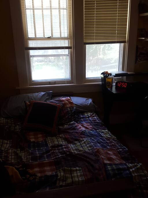 Bedroom 3- Full sized futon