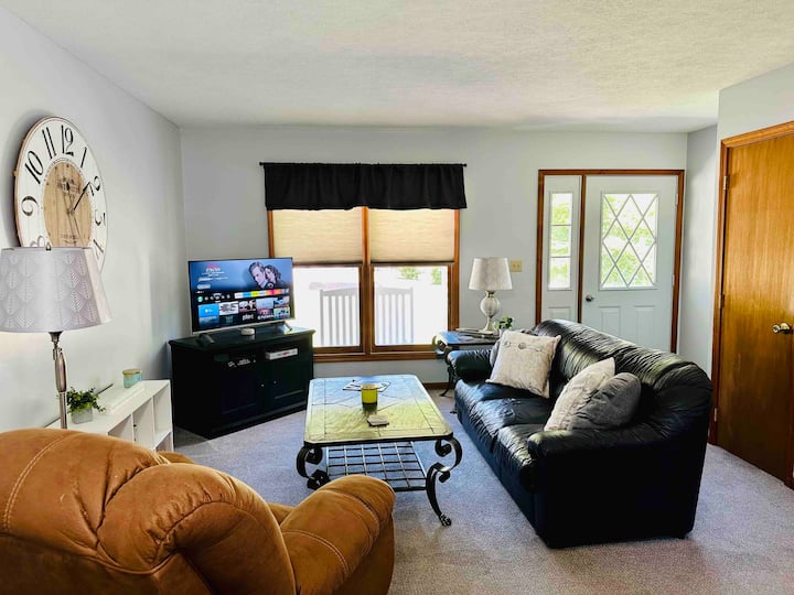 Cozy Home In The Heart Of Hocking Hills * Hot Tub - Logan, OH