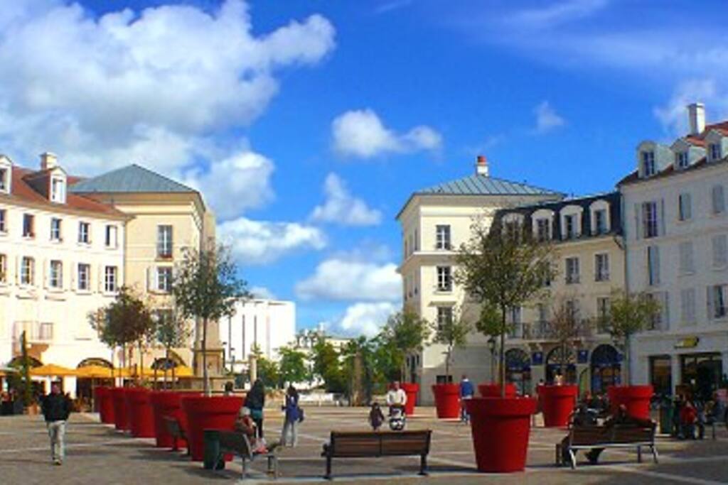 La place de Toscane ou se trouve l'appartement avec tous les restaurants. Vue sur la place.
