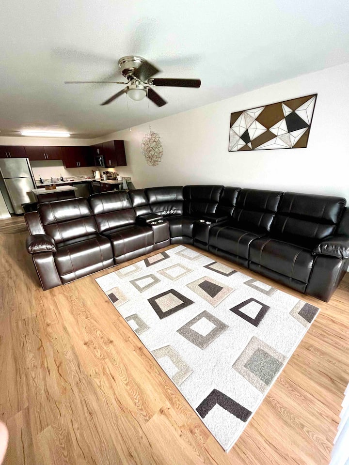 Super Clean-3 Bdrm-home-coffee Bar -Canal View - Lehigh Acres, FL