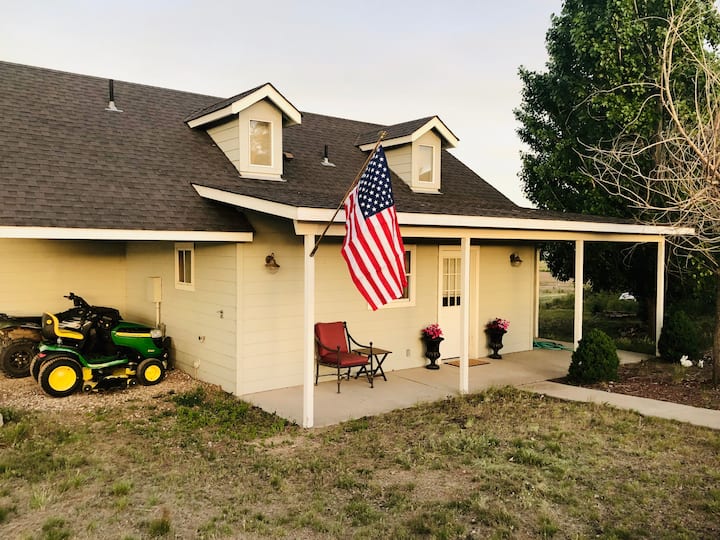 Private guesthouse on horse ranch in Chino Valley Guesthouses for