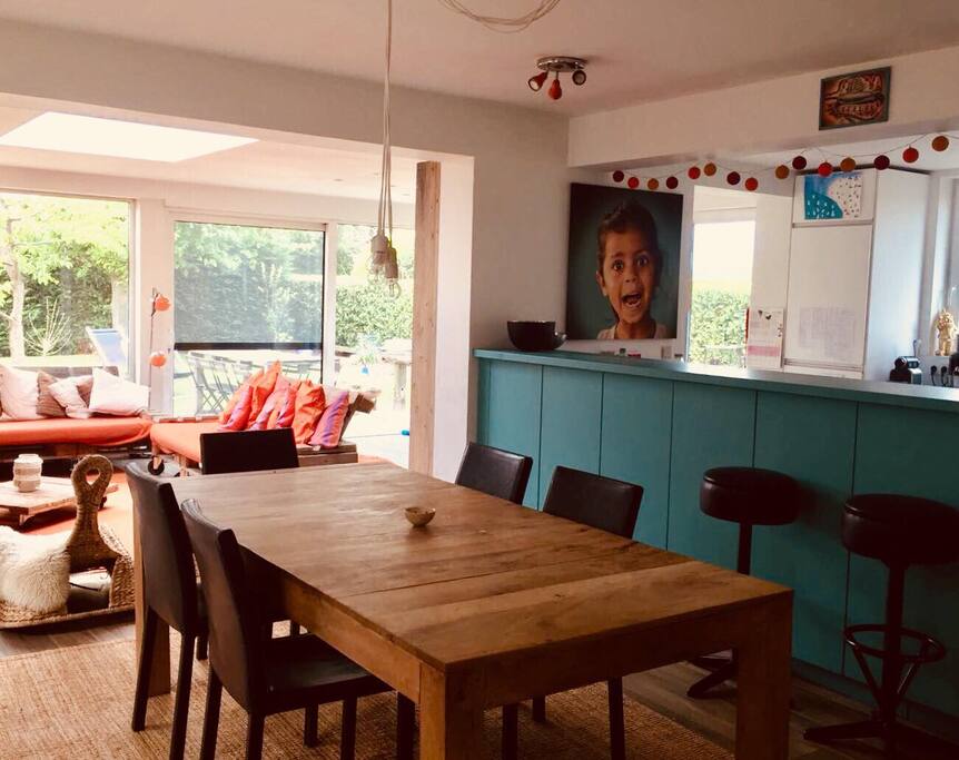 Open dining room with view on living room and open kitchen