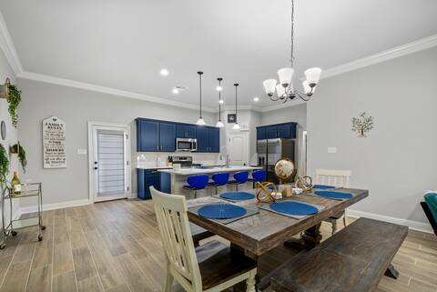 Central, New & Modern: Your space away from home!!