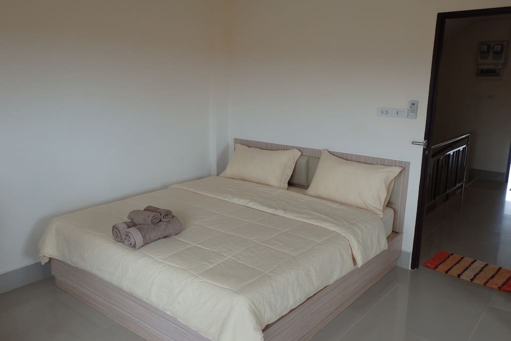 smaller room with 1 tarrace