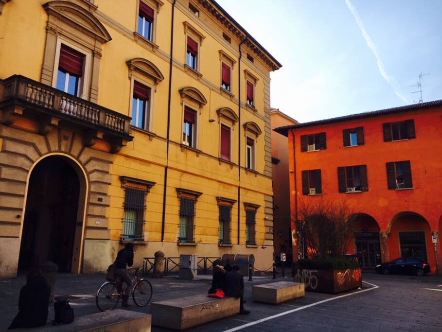 View to the building. The flat is the window on the top right.