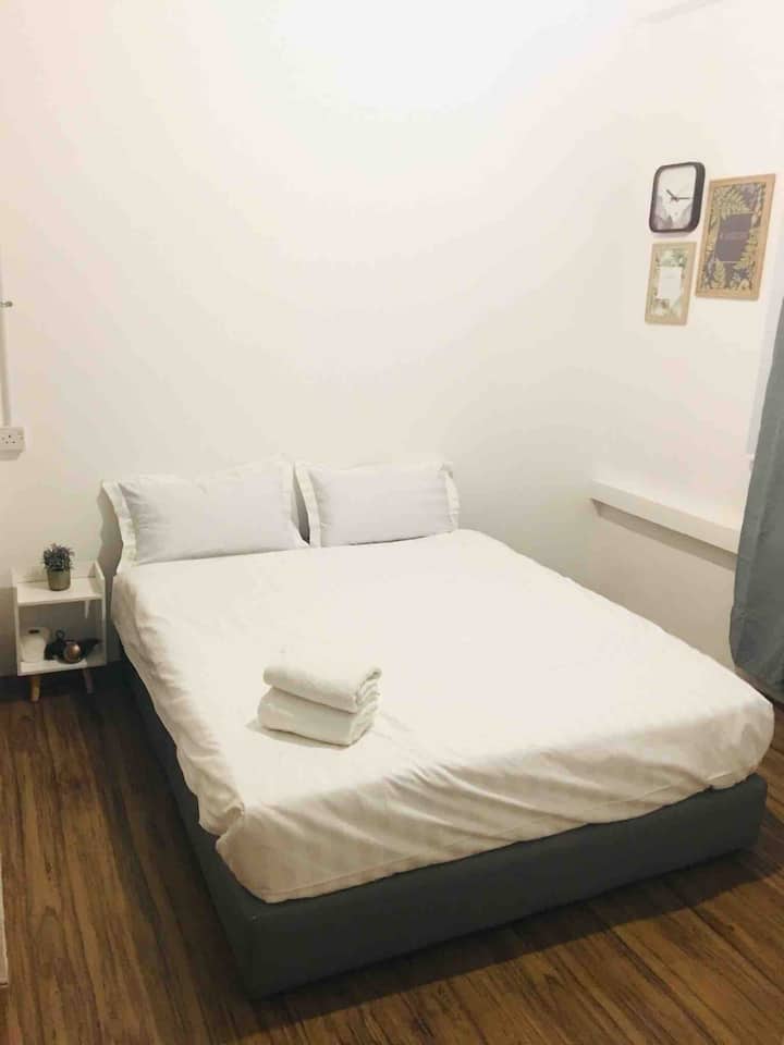 AJ Suite201 Gaya Street City Center Downtown Suite with Window