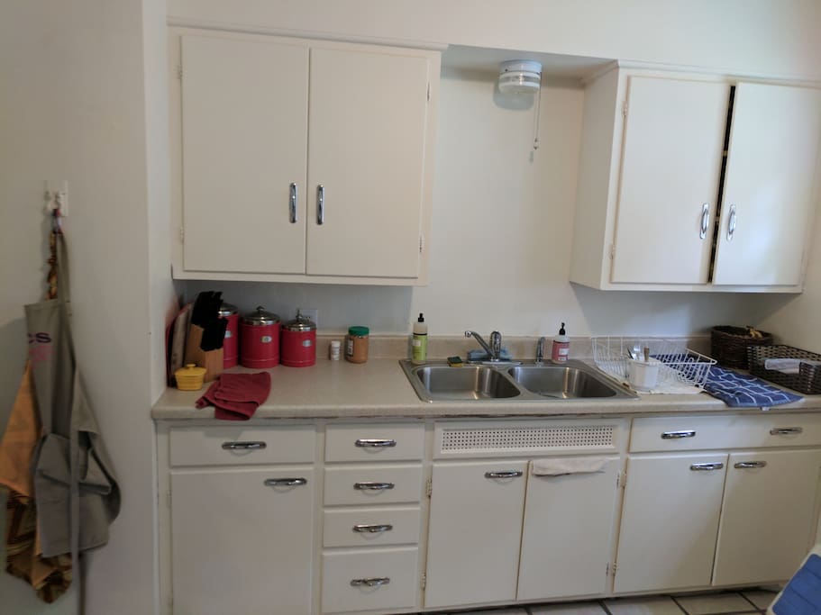 Kitchen area for prepping/clean-up.