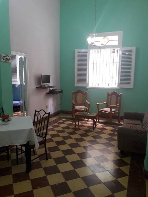 salon comedor con ventana