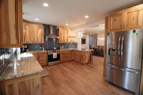 Renovated house & pickleball in heart of Lancaster