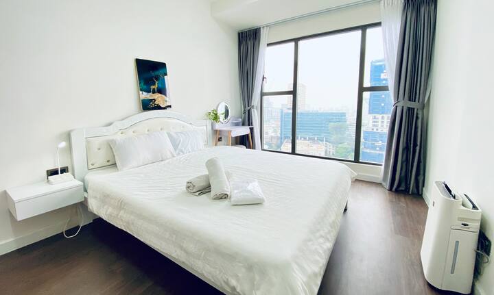 Საძინებელი № 1 : 1 მ8x2 მ საწოლი 17 სმ სისქის მატრასი ქაფის პრემიუმ მასალა ზემოდან ნატურალურ რეზინთან ერთად, ზეწრები, ლეიბები, ბალიშის პირები 100% ბამბა ყველაზე კომფორტული ძილისთვის.