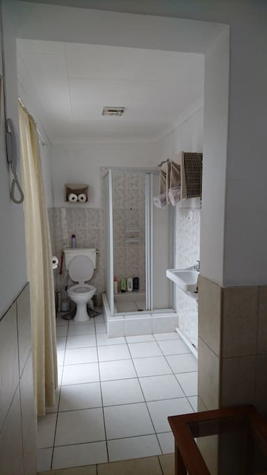 En suite Bathroom (Toilet, Shower & Hand Basin)