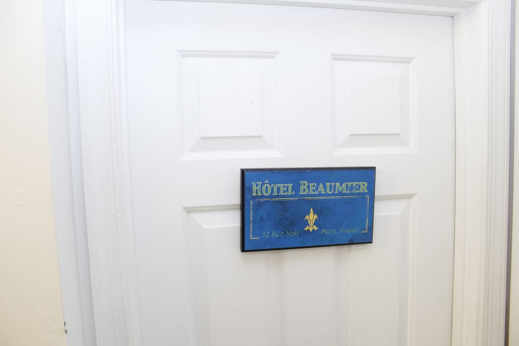 Room entry door sign