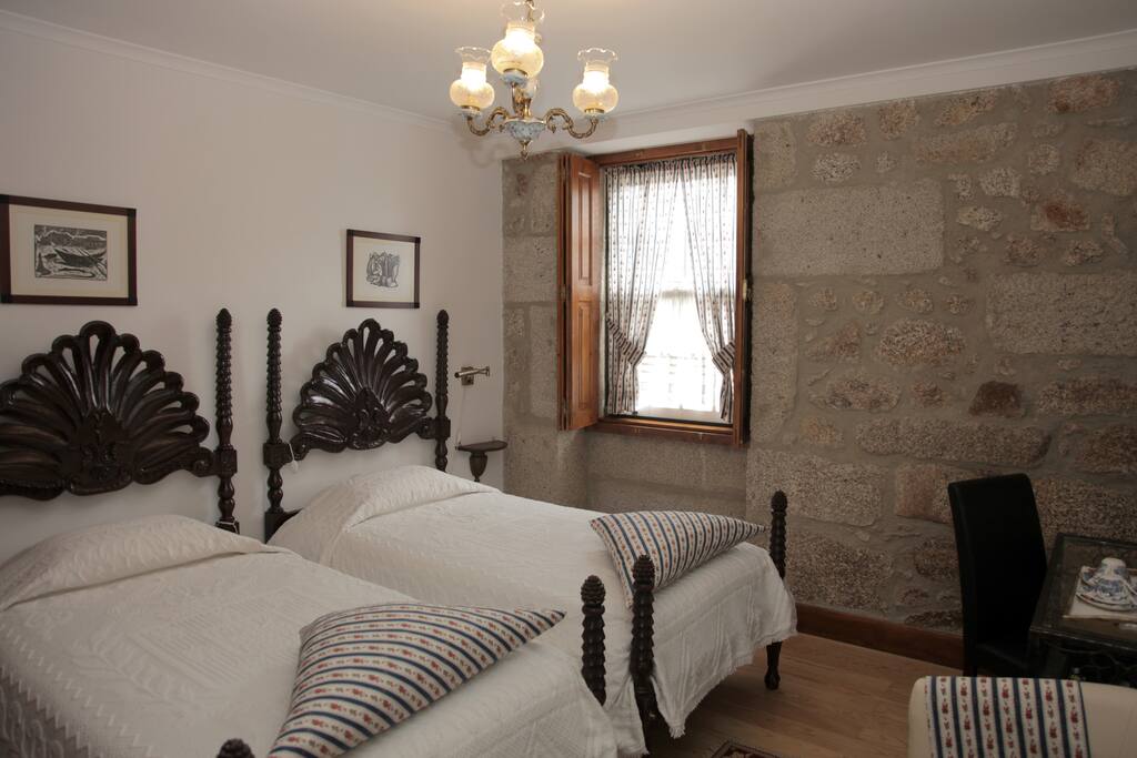 Twin bedroom