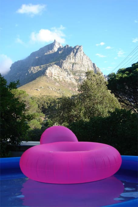 Porta-pool with a view