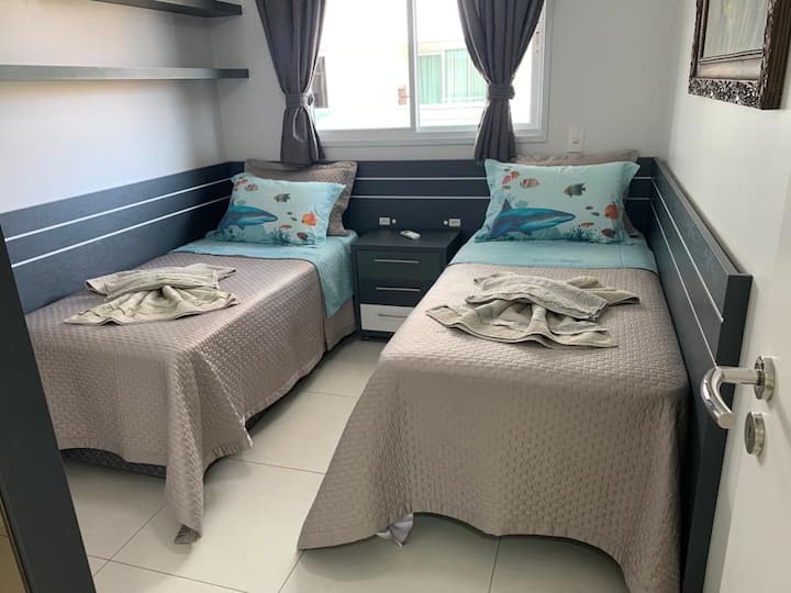 Dhoma e gjumit 2 (2 krevate tek, me një krevat dopio për tre persona)