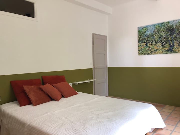 卧室2：一张160x200厘米的床。