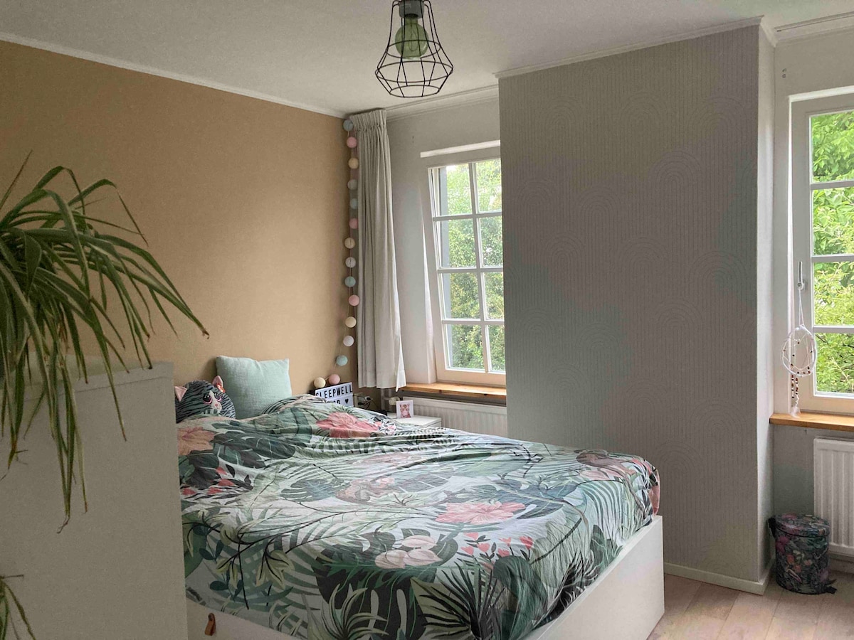 ห้องนอน 2 ด้านสวน
มีข้อสงสัย/Lits Gemeaux 