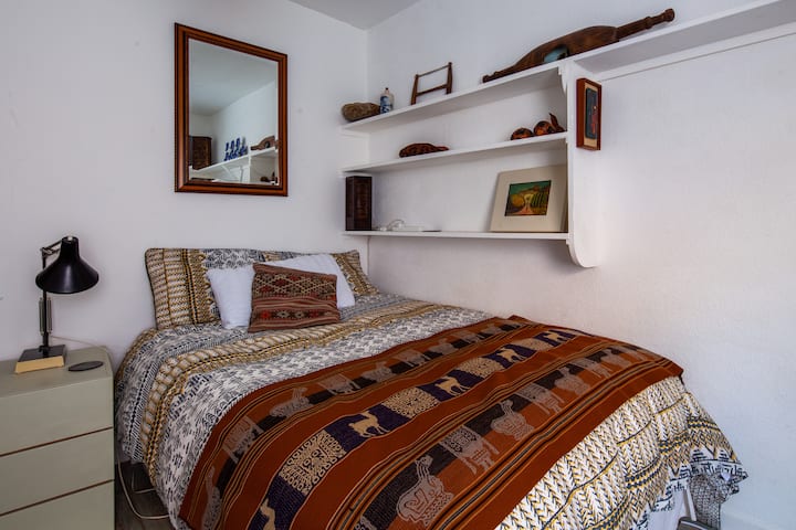 Ist floor: Double bed. Near wet room (shower)