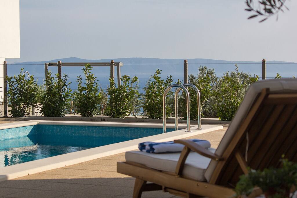 Villa Paolo with pool and gym Makarska for up to 10 people