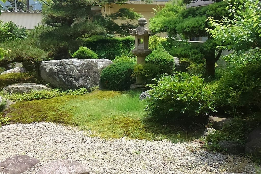 Japanese garden (1)
You can walk around.