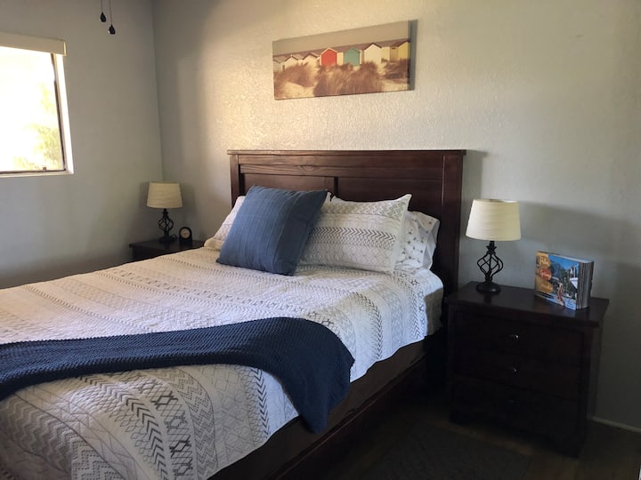 Kitanda cha ukubwa wa malkia ni kizuri sana!