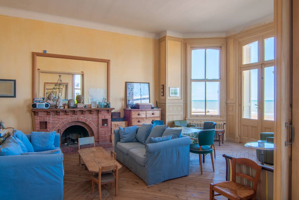 Le salon donnant sur la mer