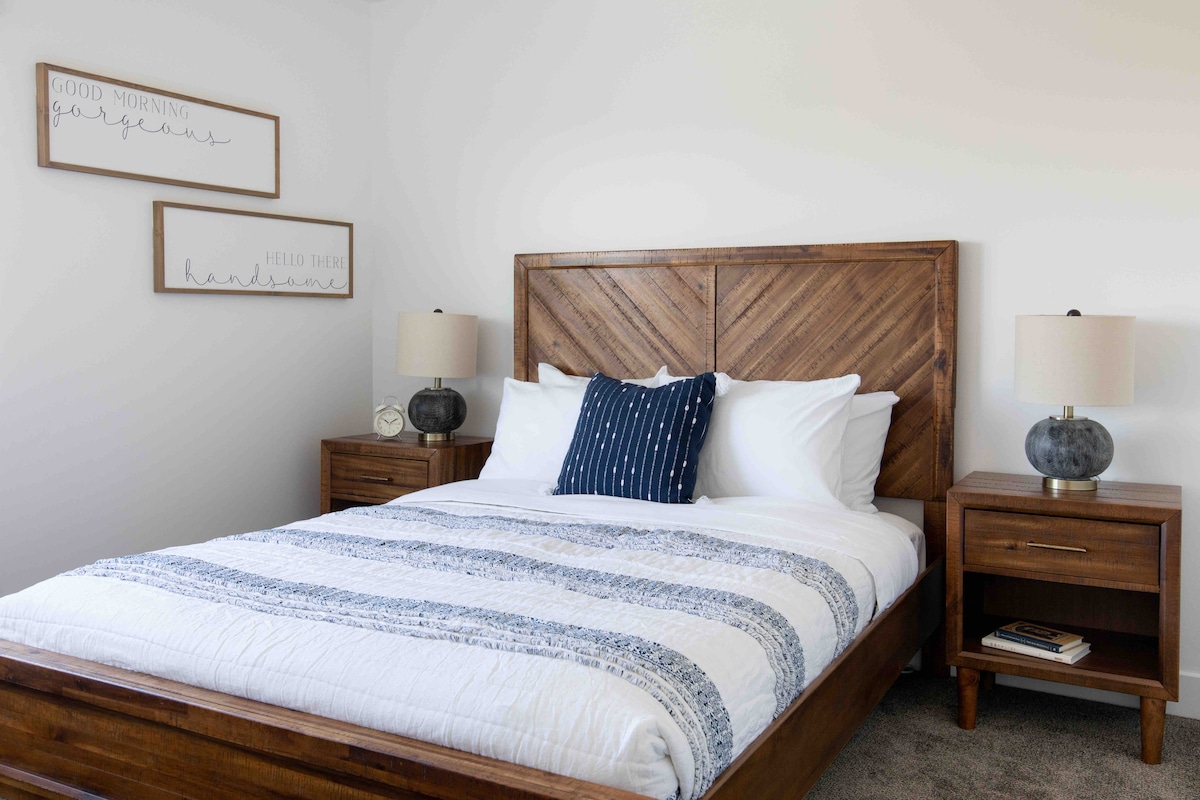 Upstairs Queen Bedroom