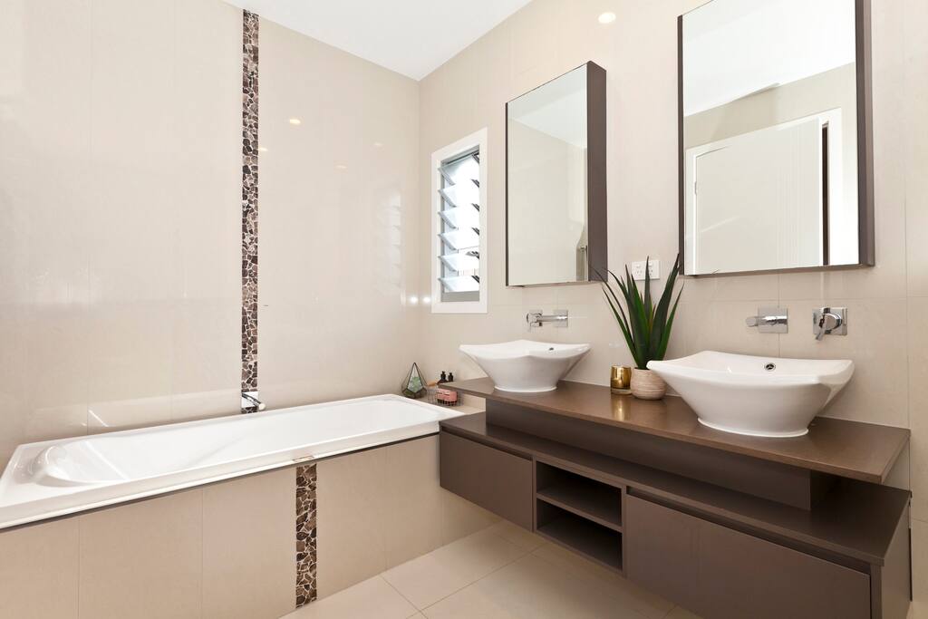 Main bathroom